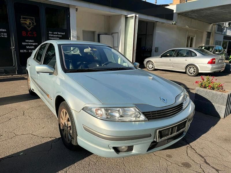 Silber Gebraucht 2003 Renault Laguna II Limousine | 1.990 € (Etwas zu teuer) - Bild 1/4
