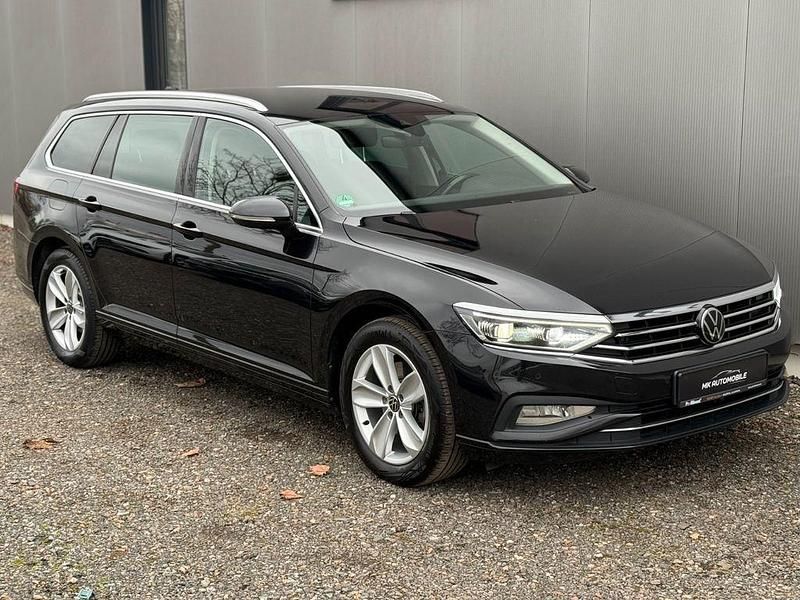 Gebraucht VW Passat 150 PS (110 kW) 2022 Schwarz Limousine