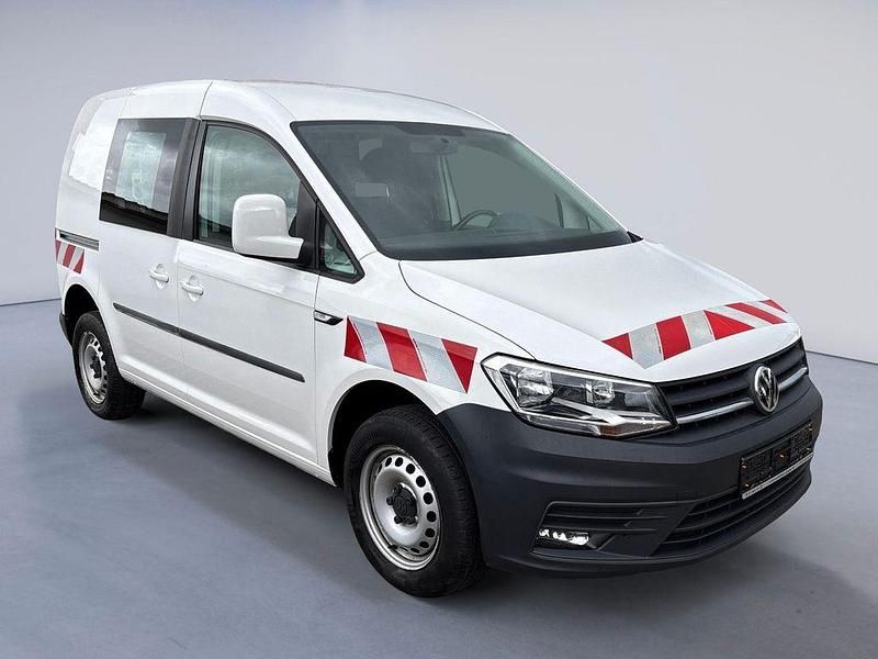 Weiß Gebraucht 2018 VW Caddy Trendline Van / Kleinbus | 21.999 € (Teuer) - Bild 1/4