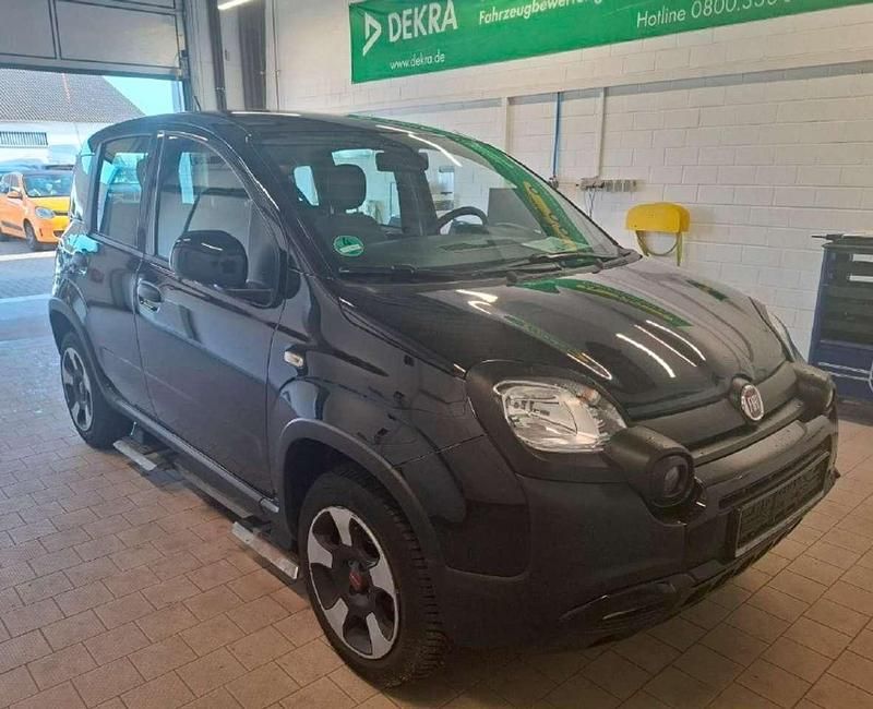 Schwarz Gebraucht 2023 Fiat Panda Cross Cross Kleinwagen | 12.790 € (Fairer Preis) - Bild 1/3