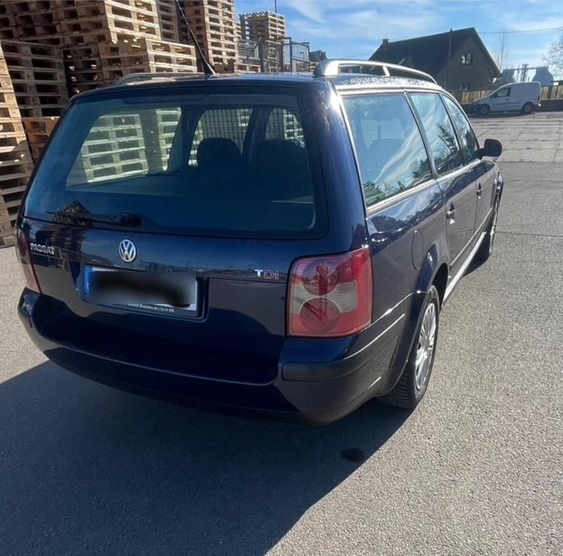Gebraucht VW Passat 131 PS (96 kW) 2001 Blau Kombi