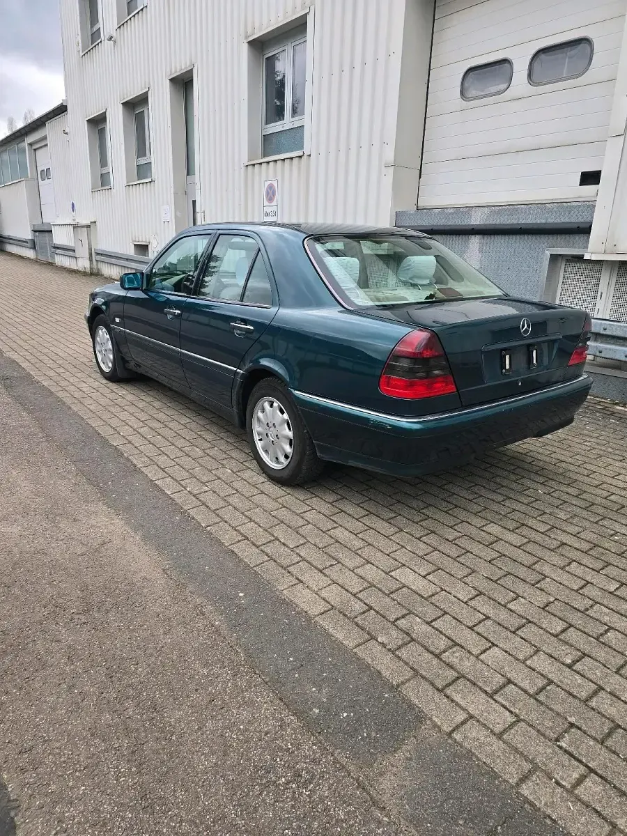 Gebraucht Mercedes C240 Elegance 170 PS (125 kW) 1998 Grün Limousine