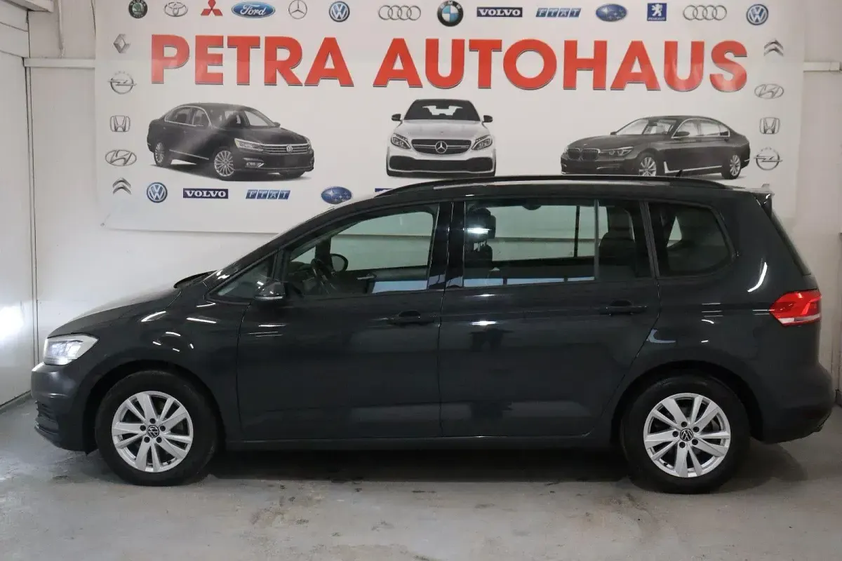 Gebraucht VW Touran Highline 150 PS (110 kW) 2023 Grau Van / Kleinbus
