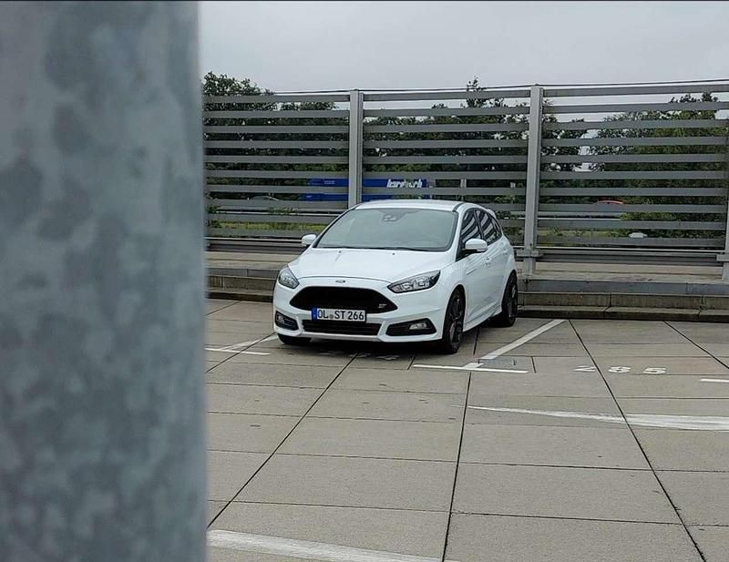 Gebraucht Ford Focus Sport 250 PS (183 kW) 2017 Weiß Limousine