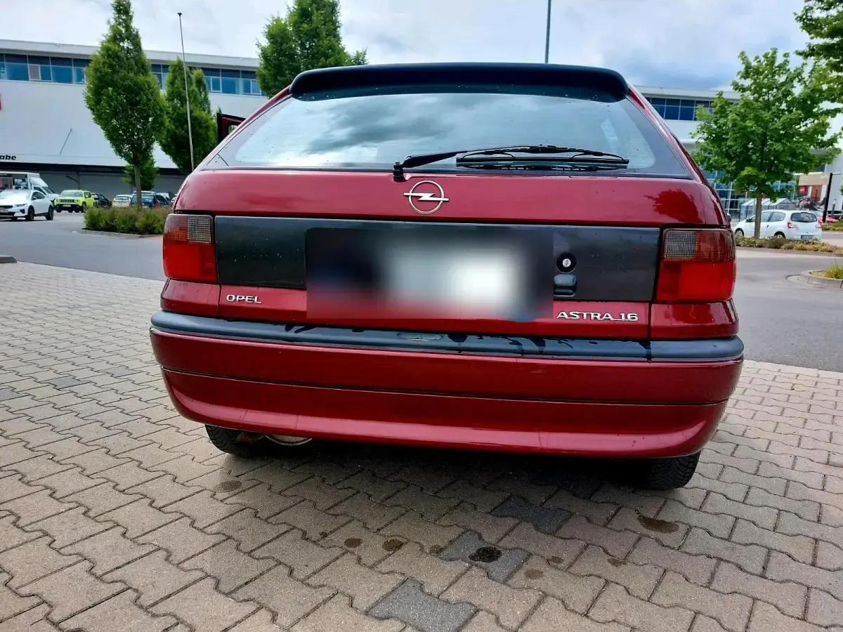 Gebraucht Opel Astra 75 PS (55 kW) 1997 Rot Limousine