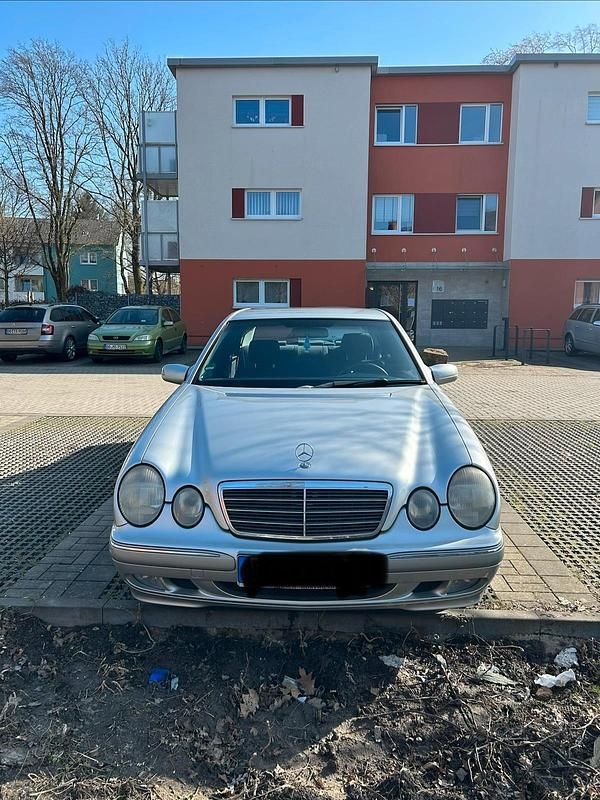 Gebraucht Mercedes E200 116 PS (85 kW) 2000 Silber Limousine