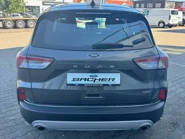 Gebraucht Ford Kuga Titanium 225 PS (165 kW) 2021 Grau SUV