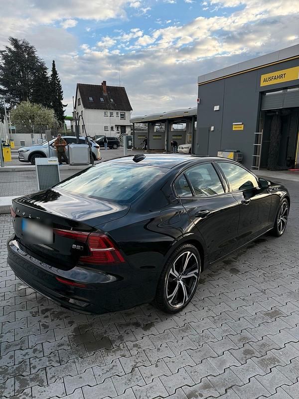 Gebraucht Volvo S60 250 PS (183 kW) 2023 Schwarz Limousine