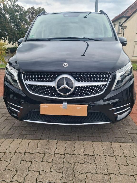 Schwarz Gebraucht 2022 Mercedes V300 Avantgarde Edition Van / Kleinbus | 58.900 € (Superpreis) - Bild 1/4