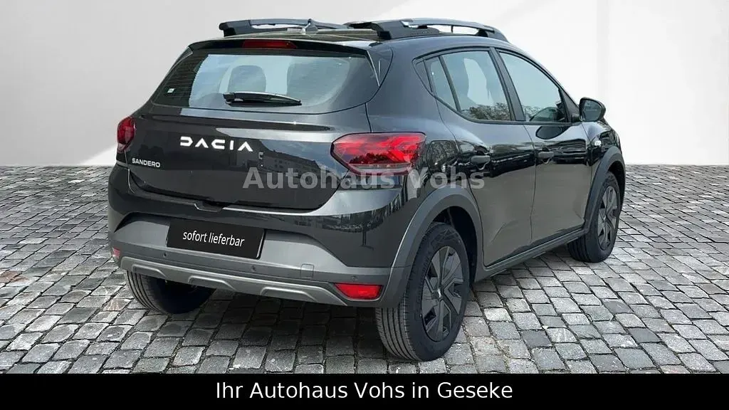 Neu Dacia Sandero Essentiel 91 PS (66 kW) 2025 Schwarz SUV