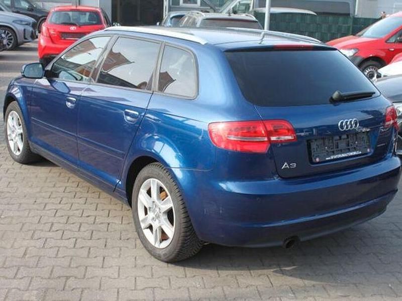 Gebraucht Audi A3 Attraction 105 PS (77 kW) 2010 Blau Kleinwagen