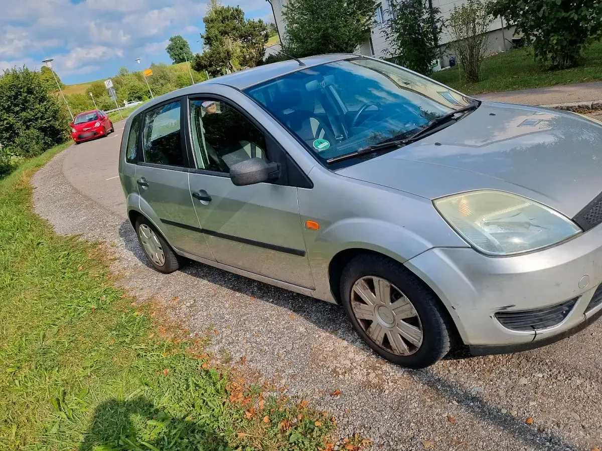 Gebraucht Ford Fiesta 80 PS (58 kW) 2004 Silber Kleinwagen