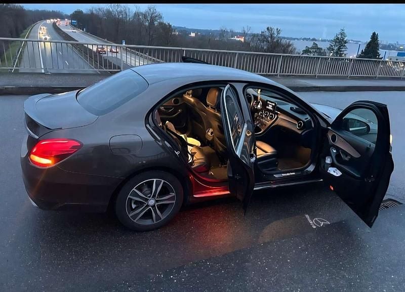 Gebraucht Mercedes C180 Edition 1 156 PS (114 kW) 2015 Braun Limousine