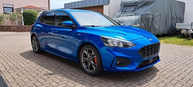 Blau Gebraucht 2019 Ford Focus ST-Line Limousine | 13.999 € (Guter Preis) - Bild 1/4