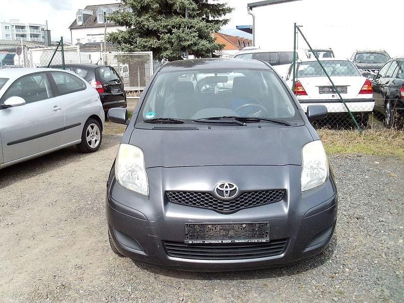 Gebraucht Toyota Yaris Cool 101 PS (74 kW) 2010 Grau Kleinwagen