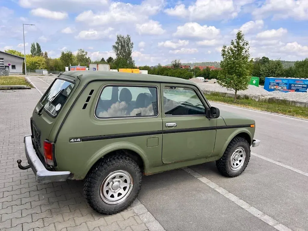 Gebraucht Lada niva 83 PS (61 kW) 2011 Grün SUV