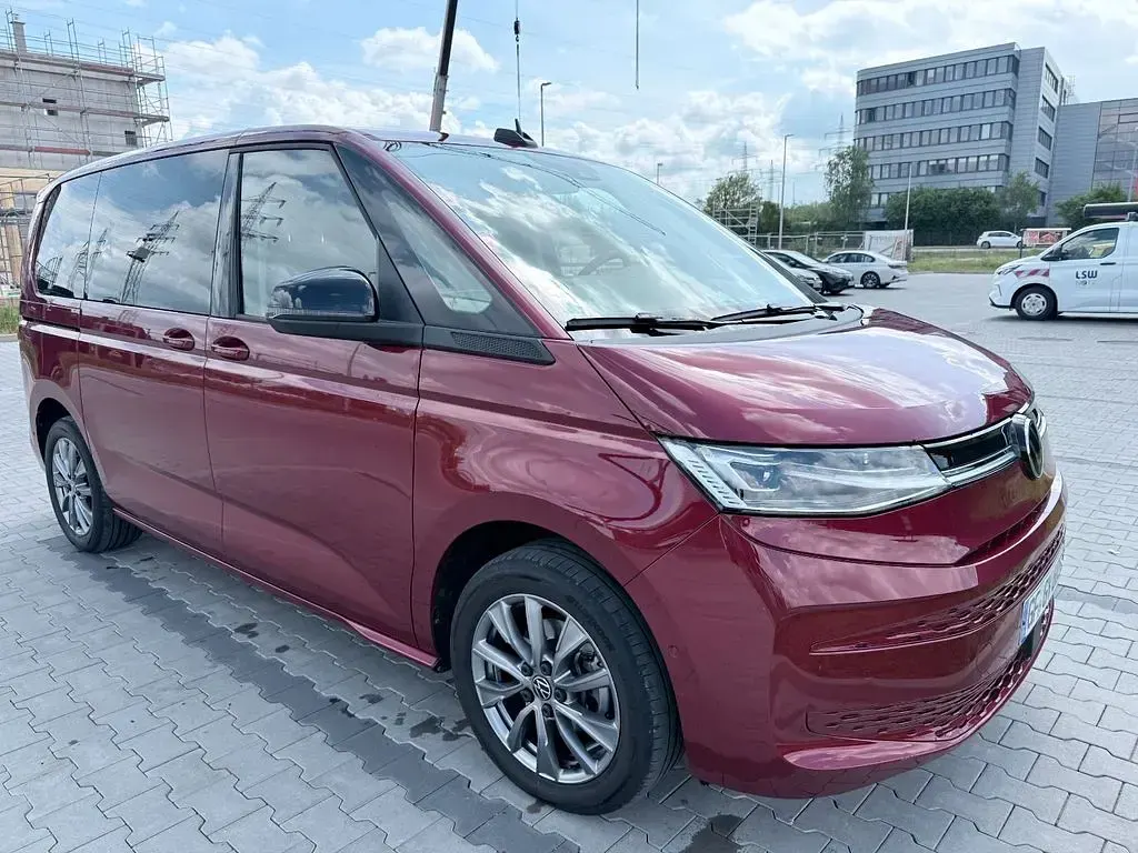 Gebraucht VW Multivan Life 150 PS (110 kW) 2024 Rot Van / Kleinbus