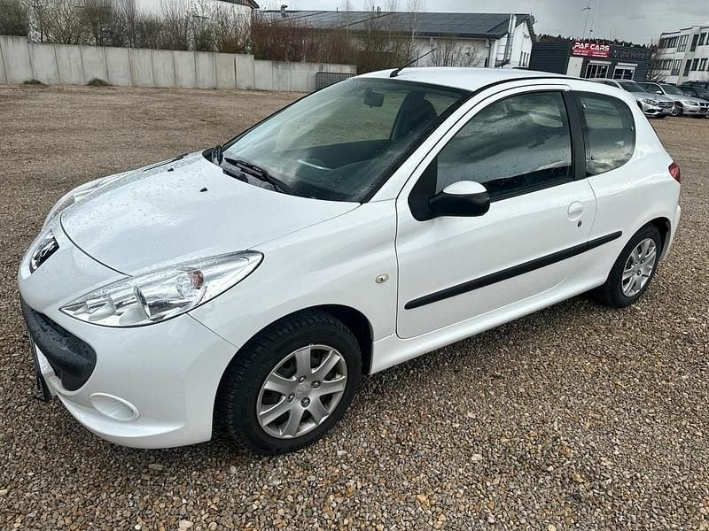 Gebraucht Peugeot 206 75 PS (55 kW) 2009 Weiß Limousine