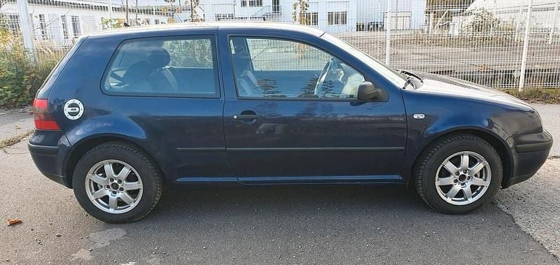 Usata VW Golf IV 75 CV (55 kW) 2000 Blu Utilitaria