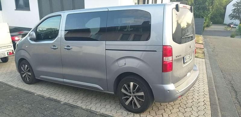 Gebraucht Toyota Proace Verso Team 177 PS (130 kW) 2020 Blau Kombi