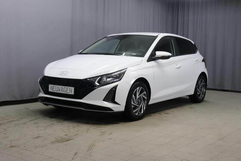 Gebraucht Hyundai i20 101 PS (74 kW) 2023 Atlas white Kleinwagen