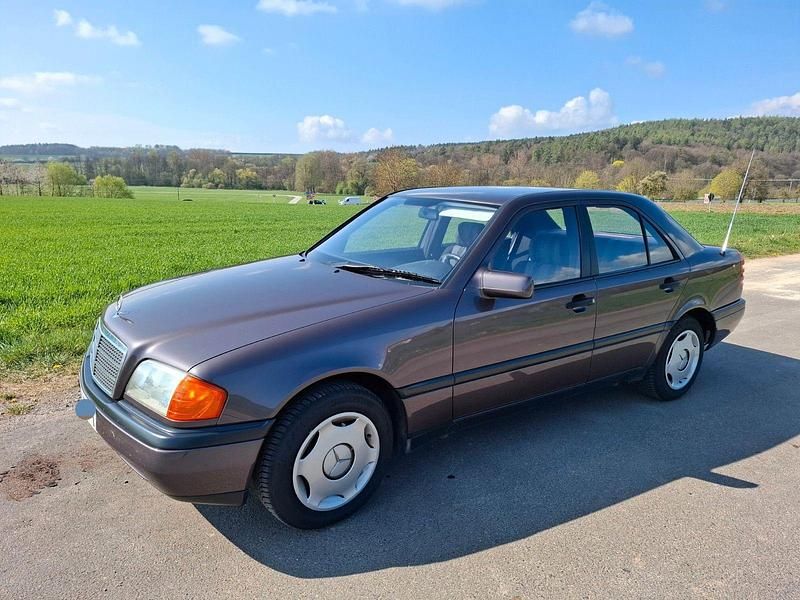 Braun Gebraucht 1994 Mercedes C180 Classic Limousine | 4.500 € - Bild 1/4