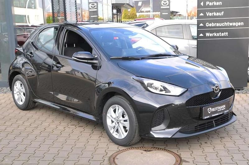 Neu Mazda 2 Center-Line 116 PS (85 kW) 2025 Schwarz (opera black metallic) Kleinwagen