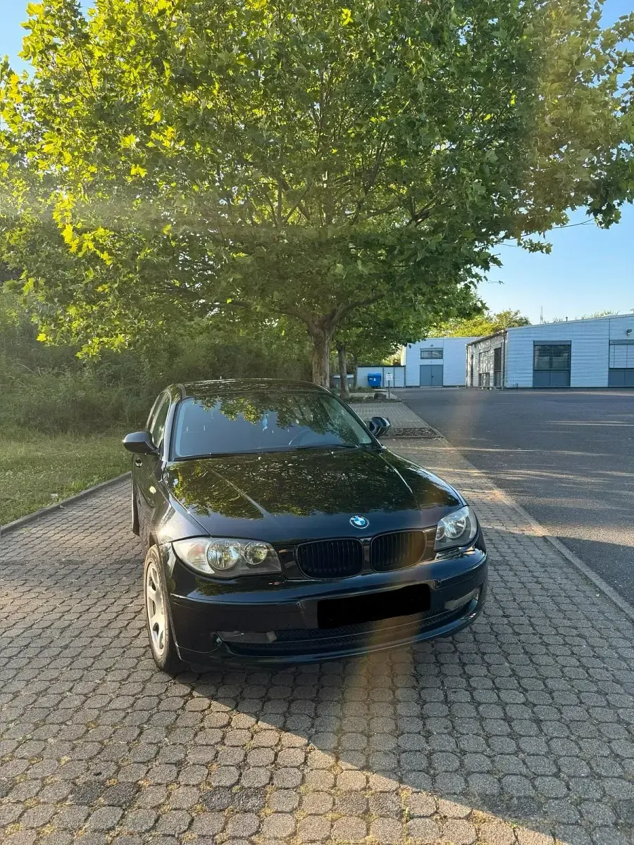 Gebraucht BMW 116 122 PS (89 kW) 2010 Schwarz Kleinwagen