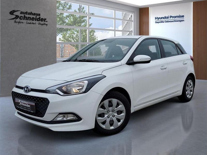 Weiß Gebraucht 2017 Hyundai i20 Trend Limousine | 8.650 € (Fairer Preis) - Bild 1/4