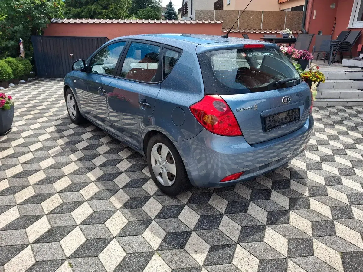 Gebraucht Kia Ceed 109 PS (80 kW) 2008 Grau Kleinwagen