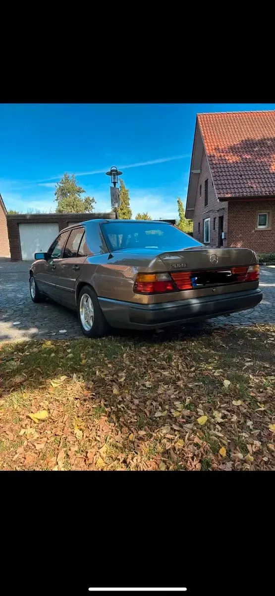 Brugt Mercedes E200 118 HK (86 kW) 1989 Brun Sedan