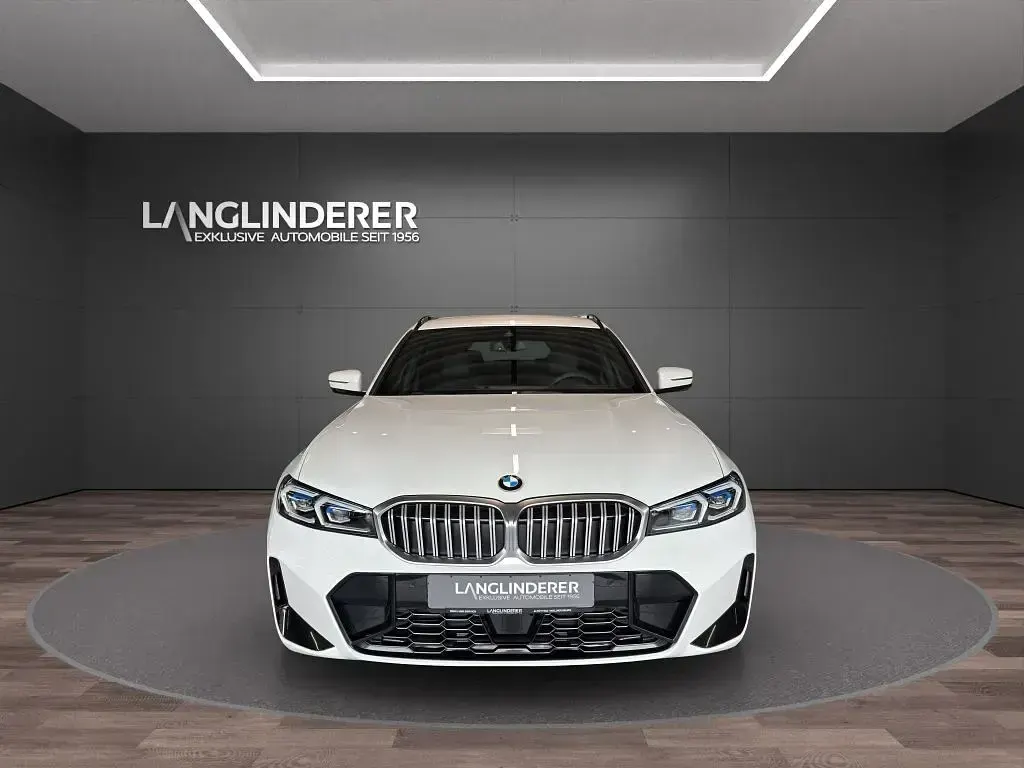 Gebraucht BMW 320 M Sport 184 PS (135 kW) 2024 Alpinweiss iii Kombi