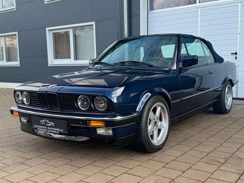 Blau Gebraucht 1990 BMW 320 Cabriolet Sport Line Cabrio | 19.980 € - Bild 1/4
