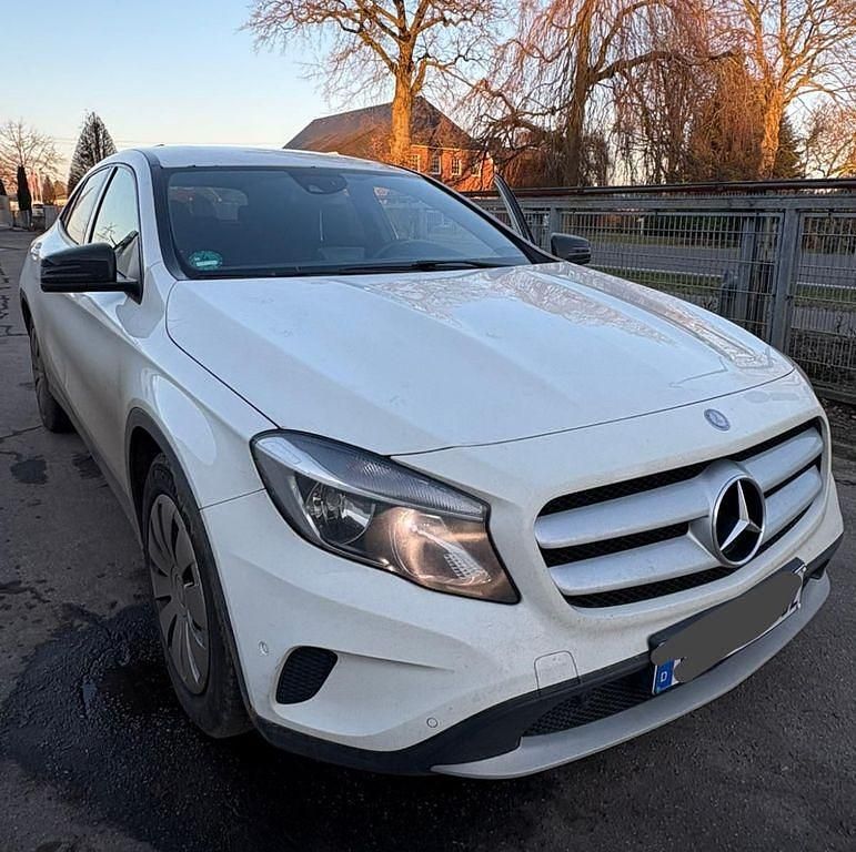 Gebraucht Mercedes CLA220 170 PS (125 kW) 2014 Weiß Limousine