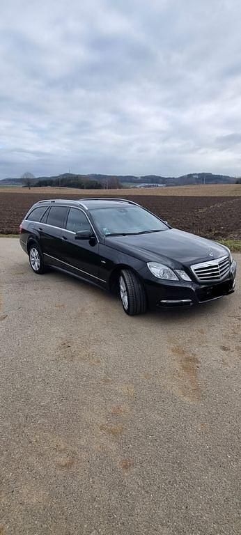 Gebraucht Mercedes E350 265 PS (194 kW) 2011 Schwarz Limousine