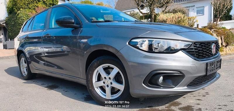 Gebraucht Fiat Tipo 95 PS (69 kW) 2019 Grau Limousine