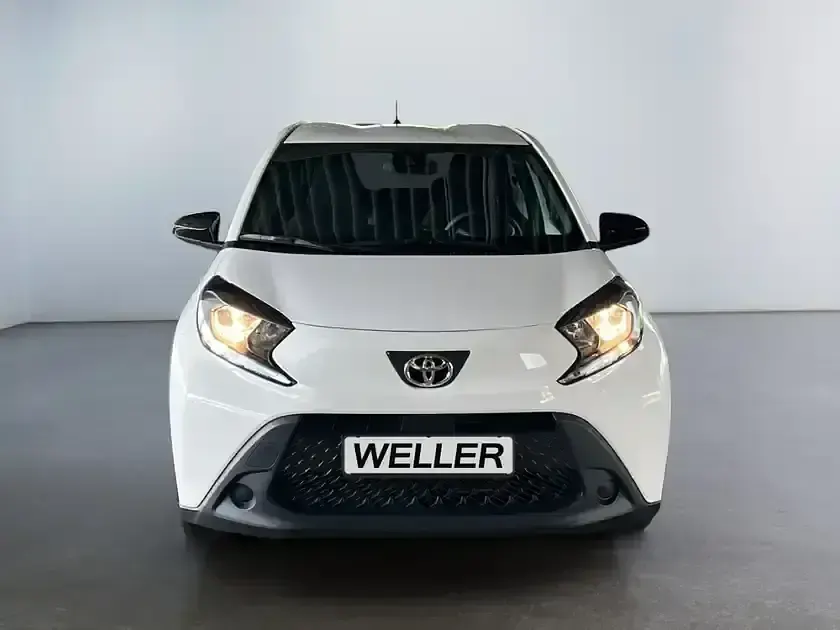 Gebraucht Toyota Aygo 72 PS (52 kW) 2025 Schneeweiß Kleinwagen