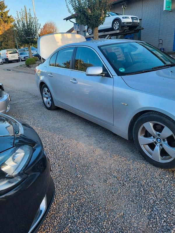 Gebraucht BMW 525 177 PS (130 kW) 2004 Silber Limousine