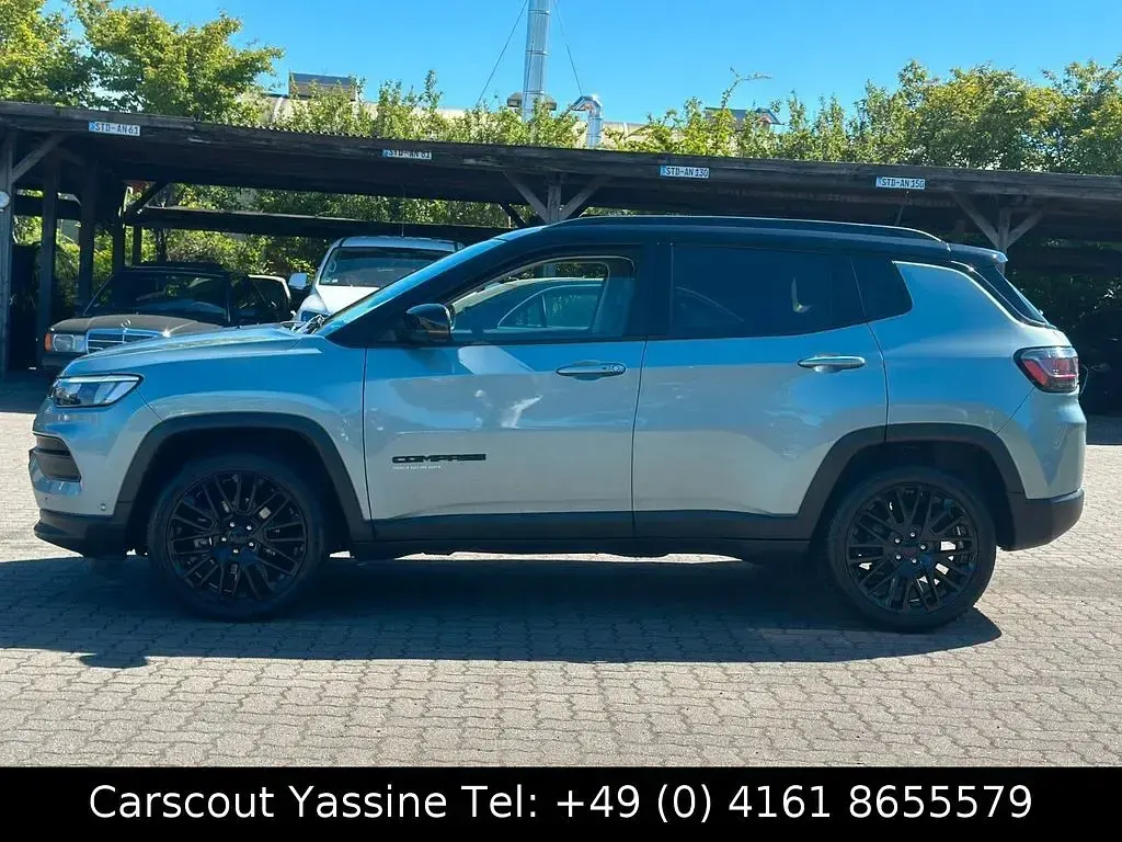 Käytetty Jeep Compass 131 HP (96 kW) 2022 Harmaa Katumaasturi