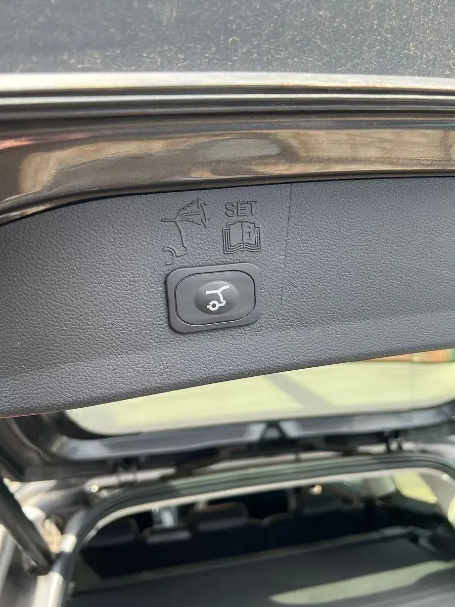 Gebraucht Ford Kuga Individual 182 PS (133 kW) 2015 Grau SUV