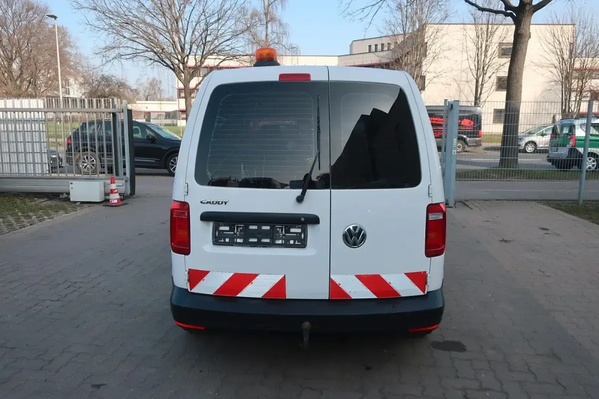 Second-hand VW Caddy 102 CP (75 kW) 2019 Alb Monovolum
