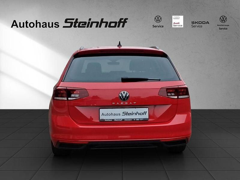 Gebraucht VW Passat 150 PS (110 kW) 2021 Rot Kombi