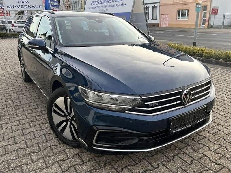 Gebraucht VW Passat GTE 218 PS (160 kW) 2022 Aquamarinblau Kombi