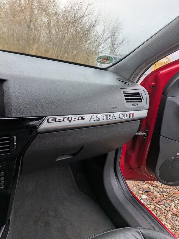 Gebraucht Opel Astra GTC 180 PS (132 kW) 2007 Rot Coupé