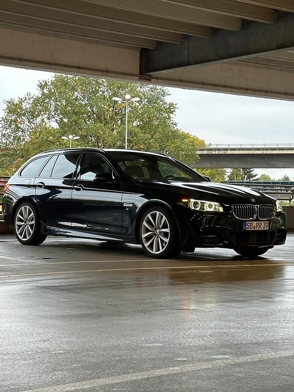 Blau Gebraucht 2017 BMW 530 M Sport Kombi | 23.600 € (Fairer Preis) - Bild 1/4