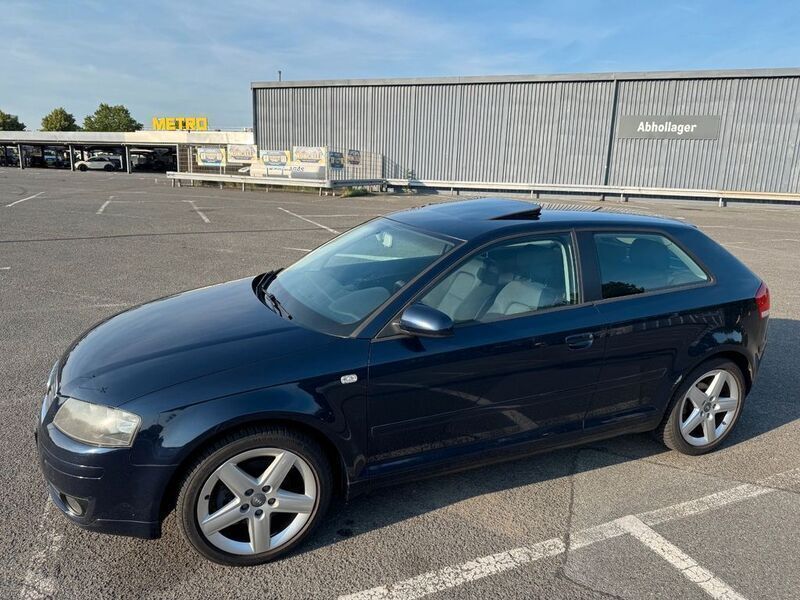 Blau Gebraucht 2003 Audi A3 Ambition Limousine | 1.999 € (Fairer Preis) - Bild 1/4