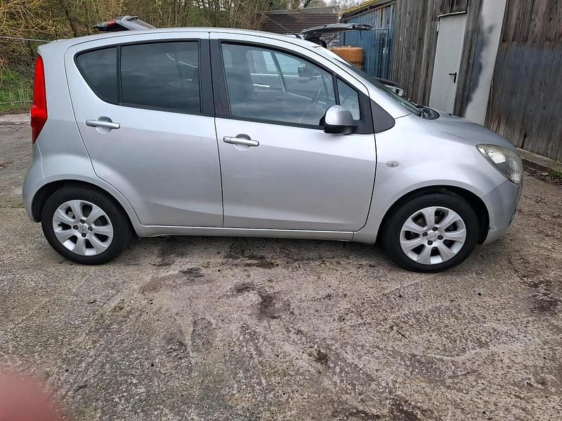 Gebraucht Opel Agila 95 PS (69 kW) 2009 Silber Kleinwagen