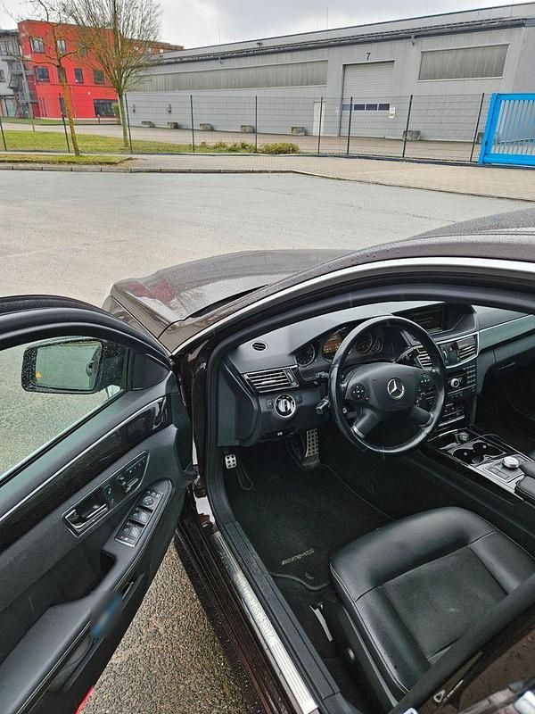 Gebraucht Mercedes E350 AMG 265 PS (194 kW) 2011 Braun Limousine