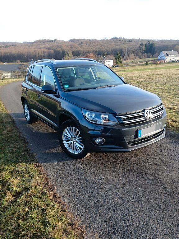 Grau Gebraucht 2014 VW Tiguan Sportline SUV | 9.950 € (Superpreis) - Bild 1/4