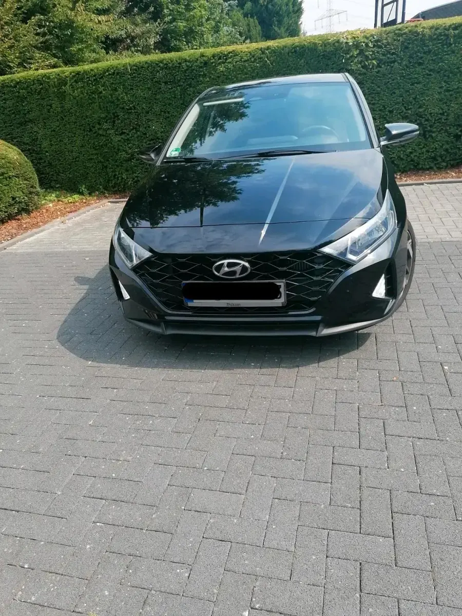 Gebraucht Hyundai i20 100 PS (73 kW) 2022 Schwarz Kleinwagen